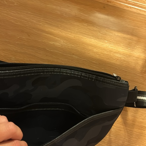 Haute Shore Crossbody Purse - Picture 3 of 3